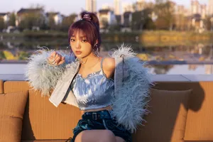 李紫婷紫发性感靓丽写真图片_7