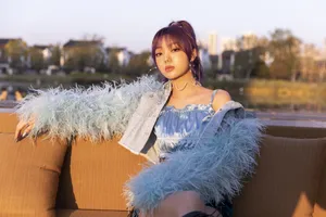 李紫婷紫发性感靓丽写真图片_8