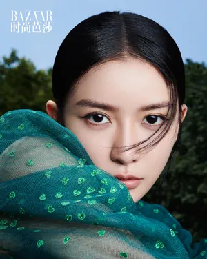 蔡卓宜绿地养眼写真图片_1