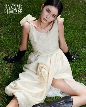 蔡卓宜绿地养眼写真图片_4