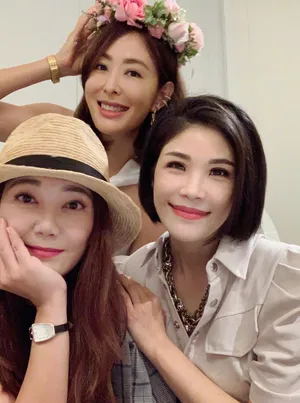梁静茹皮肤白皙运动逛街愉悦悠闲自拍图片_2