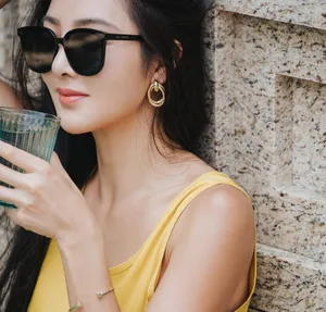 吴速玲小露香肩温婉性感图片