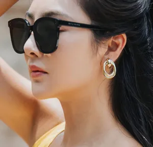 吴速玲小露香肩温婉性感图片_2