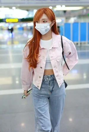 李紫婷橘发私服街拍照图片