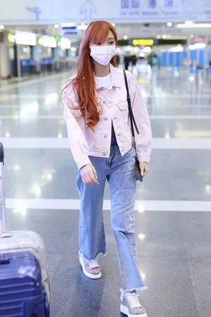 李紫婷橘发私服街拍照图片_2