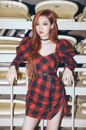 李紫婷烟熏妆酷美野性写真图片_1