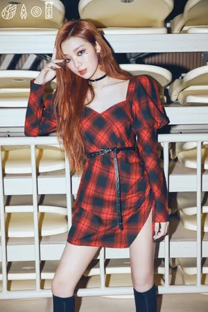 李紫婷烟熏妆酷美野性写真图片_7