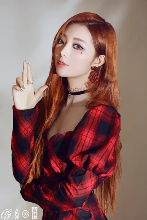 李紫婷烟熏妆酷美野性写真图片_10