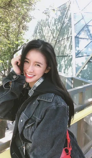蔡卓宜休闲舒适旅拍照图片_2