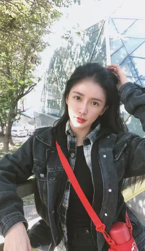 蔡卓宜休闲舒适旅拍照图片_3