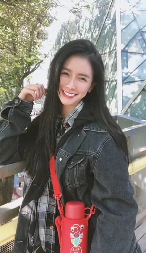 蔡卓宜休闲舒适旅拍照图片_4