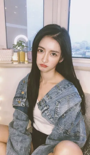 蔡卓宜牛仔外套性感图片写真