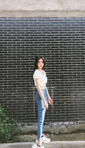 蔡卓宜深V低领性感写真_1