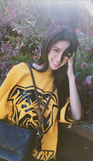 蔡卓宜甜美户外写真图片_5