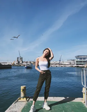 蔡卓宜高挑性感旅拍照图片