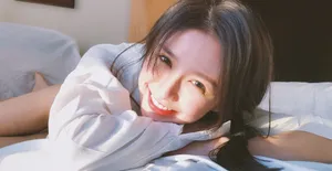 蔡卓宜白色衬衣慵懒性感居家写真_4