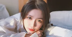 蔡卓宜白色衬衣慵懒性感居家写真_6