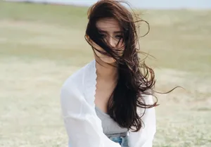 蔡卓宜户外慵懒甜美照片