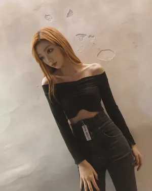 李紫婷金发红唇性感写真图片_3
