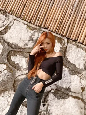 李紫婷金发红唇性感写真图片_5