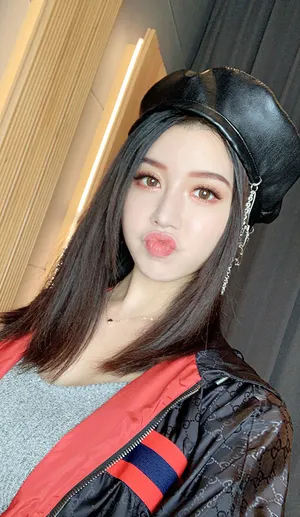 By2孙雨甜美性感自拍照图片_1