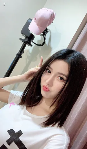 By2孙雨甜美性感自拍照图片_2