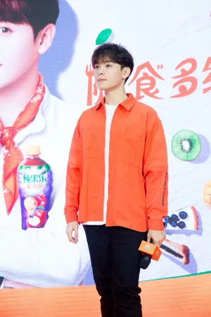 尤长靖干净清爽活动照图片_6