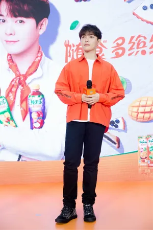 尤长靖干净清爽活动照图片_7