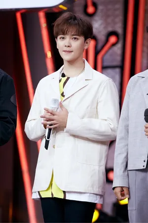 尤长靖简约大方写真图片