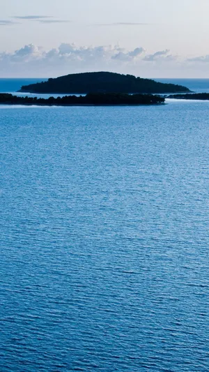 遥远蓝海岛屿