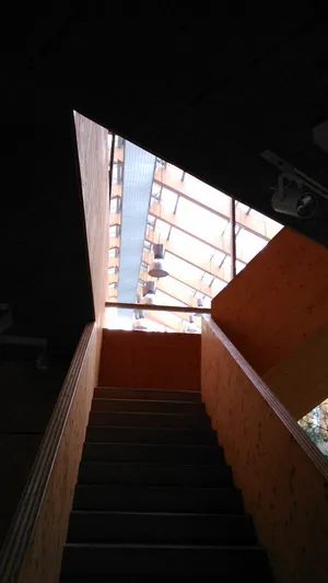 爬楼梯看到的城市景观_1