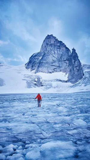 独攀高山