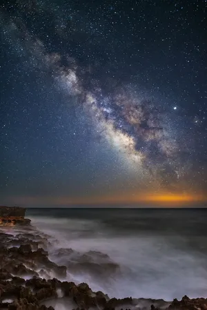 海上  云雾缭绕银河系