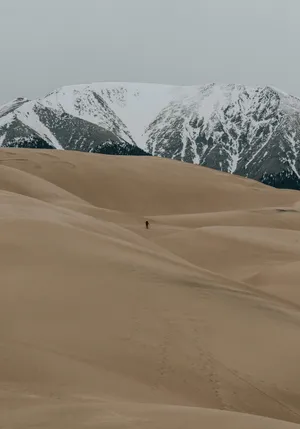 沙漠与雪山_1