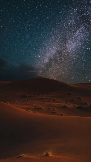夜晚沙漠上的星空高清