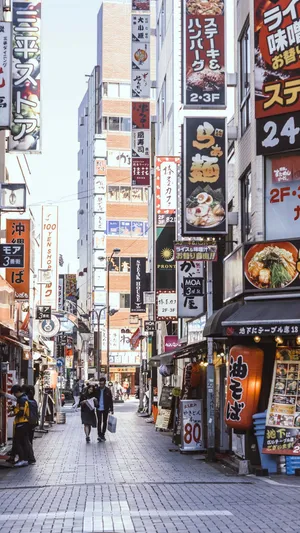 日本热闹繁华的城市街道