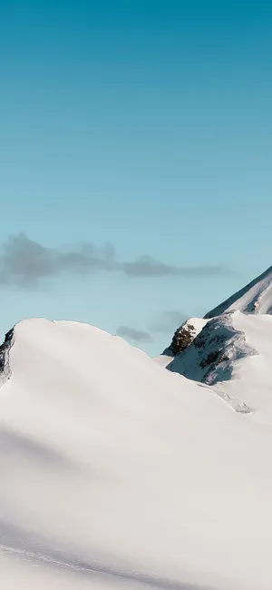 蓝天下的雪山，白茫茫的雪