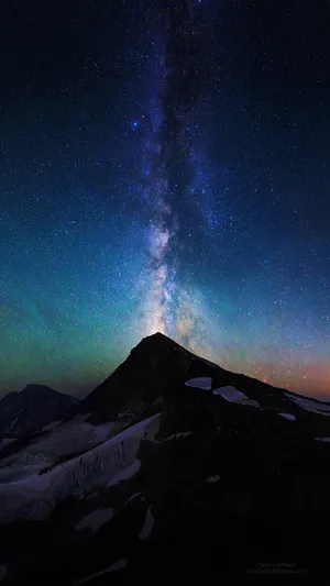 夜色下的大山和星河高清