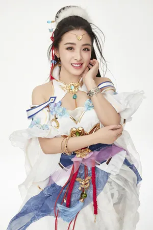 张含韵《七绝》游戏代言