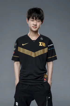英雄联盟LOL RNG战队辅助史森明Ming定妆照