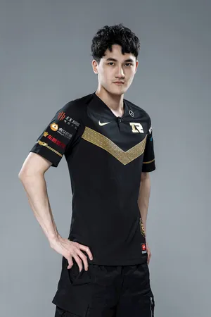英雄联盟LOL RNG战队打野karsa洪浩轩 队服