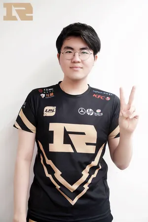 英雄联盟LOL IG RNG上单Zz1tai刘志豪