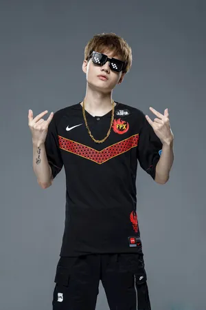 英雄联盟LOL FPX战队辅助Crisp刘青松