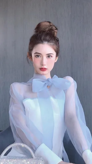肤白貌美的少女小性感迷人写真
