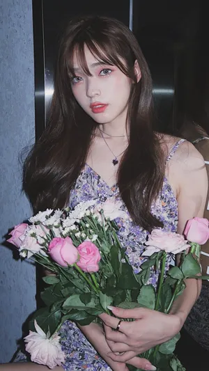 长发御姐性感妩媚私房写真