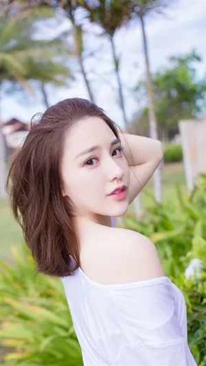 性感露肩气质美女白嫩诱人写真