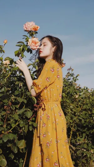 甜美少女小清新碎花裙户外迷人写真_1