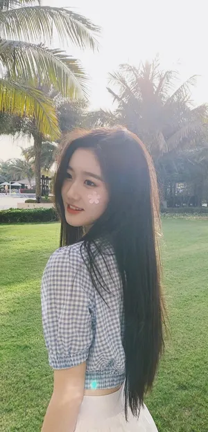 小清新户外少女黑白格子气质甜美白嫩诱人写真