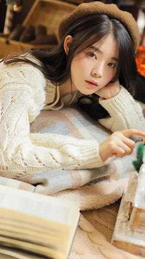 肤白貌美的长发美女