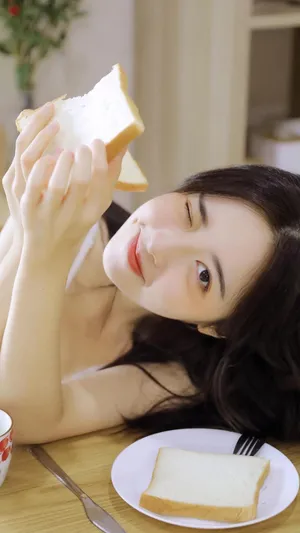 甜美可爱小姐姐清晨卖萌写真
